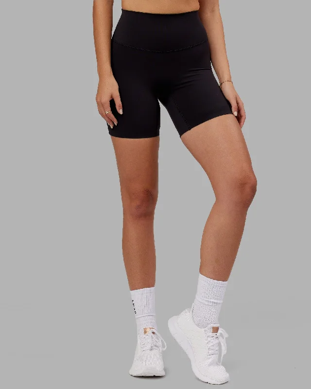 Elixir Mid Shorts - Black