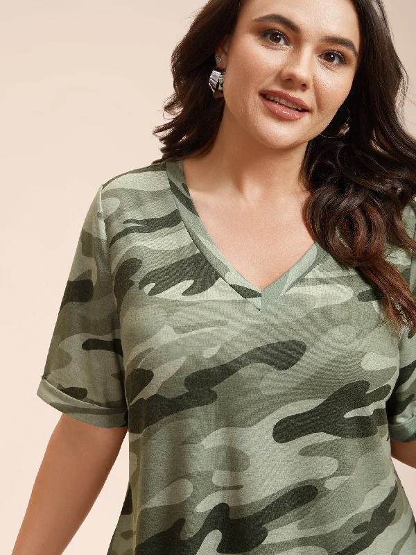 Camouflage Print V-Neck Curvy T-Shirt