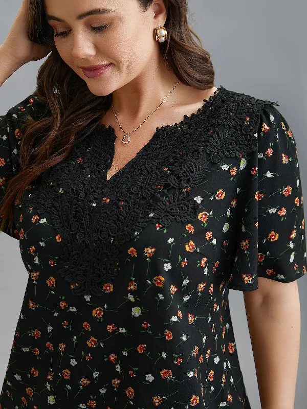 Lace Spliced Floral Print Notched Collar Blouse